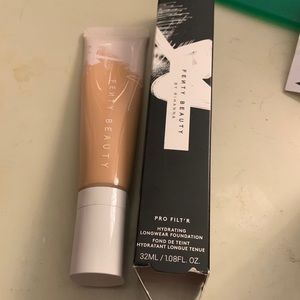 Fenty Pro Filt’r hydrating long wear foundation